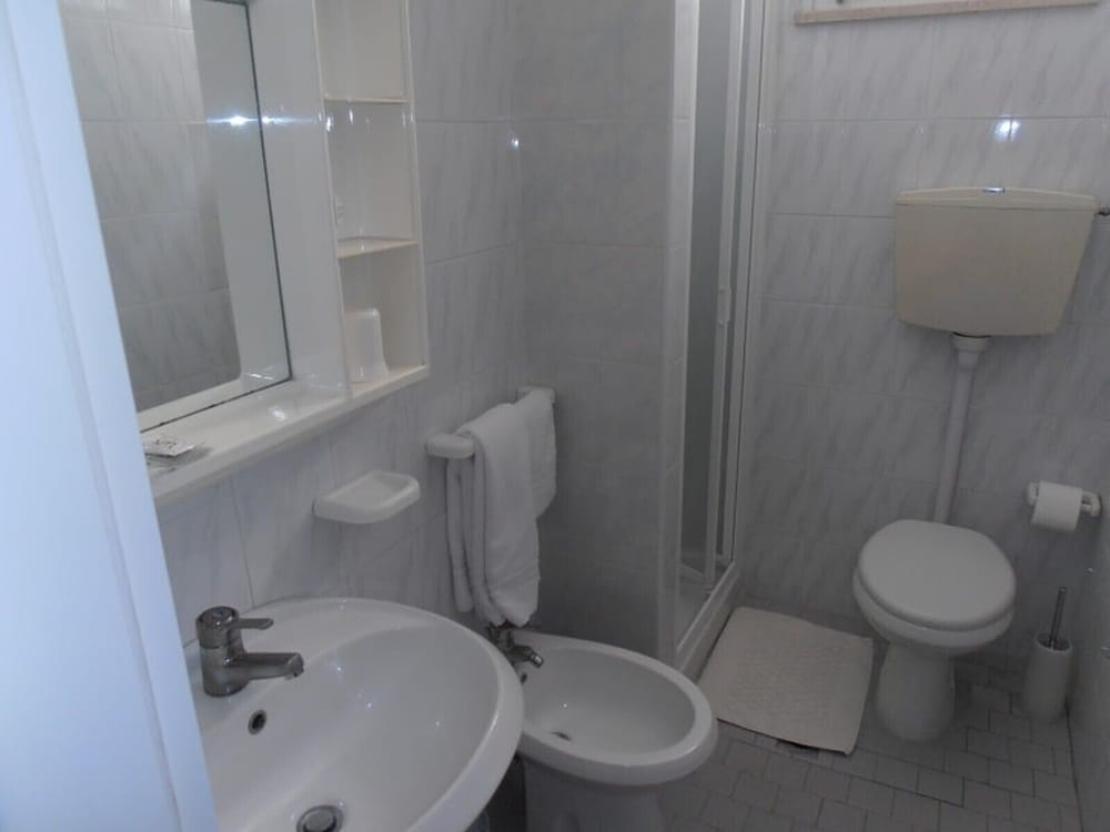 Basic Double Room photo 2