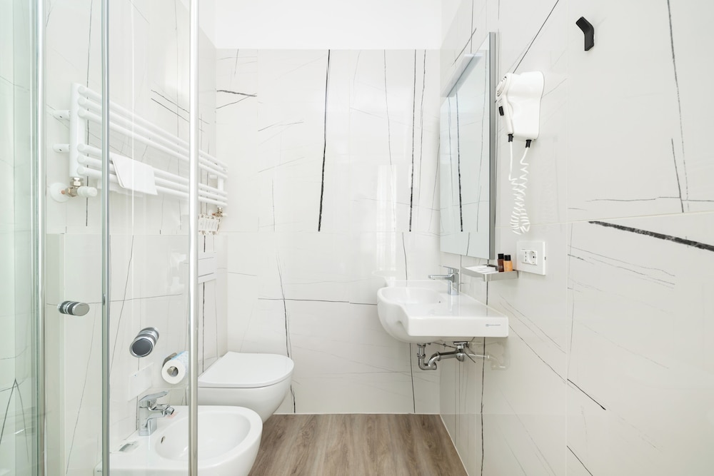 Twin Room - Photo 2