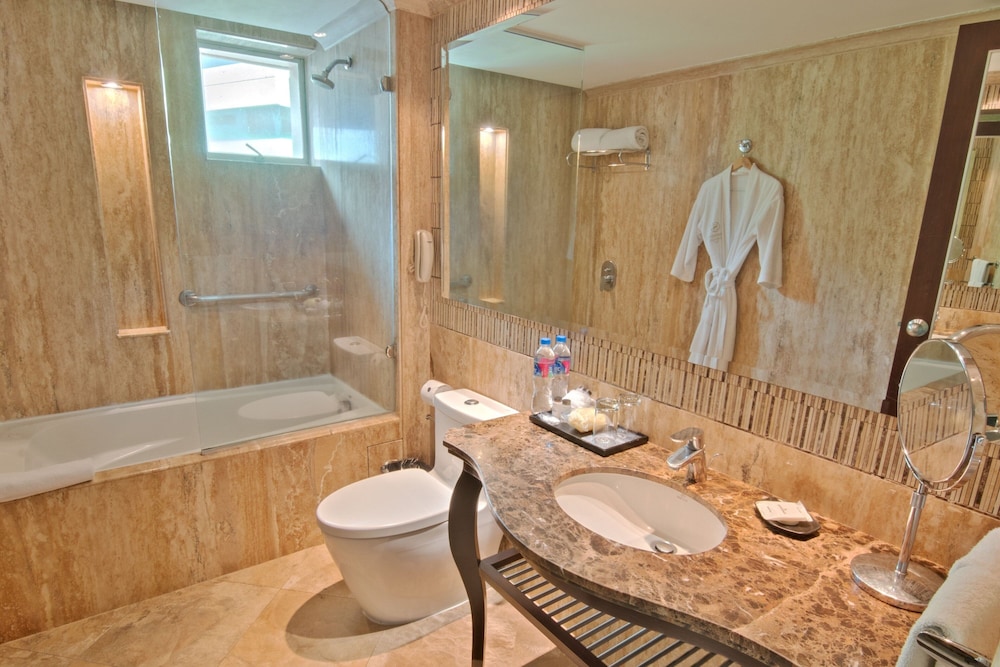 Junior Suite, 1 King Bed photo 3