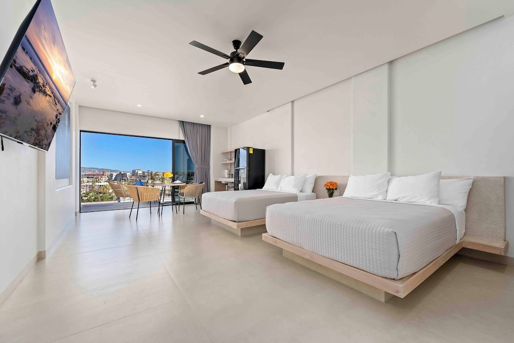 Studio Suite, 2 Queen Beds, City View