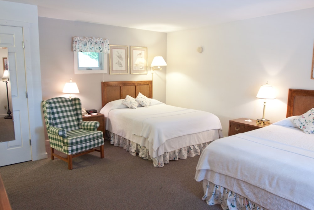 Standard Room, 2 Queen Beds - Photo 11