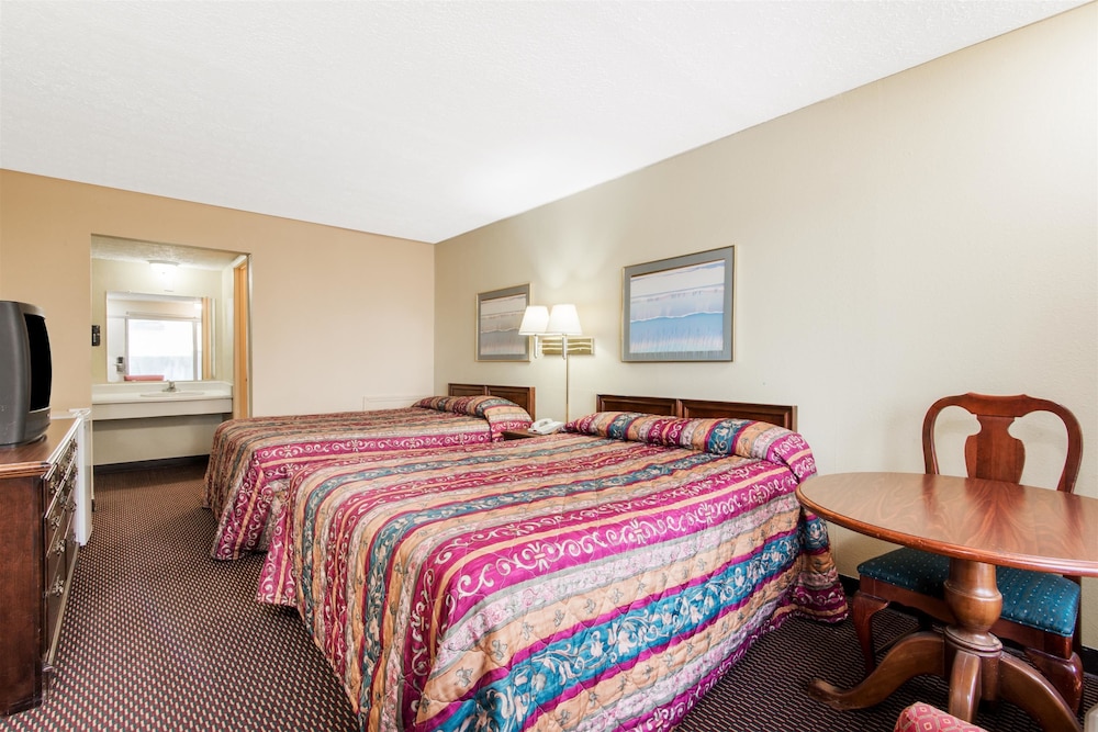 Deluxe Room, 2 Double Beds, Smoking, Refrigerator & Microwave photo 2