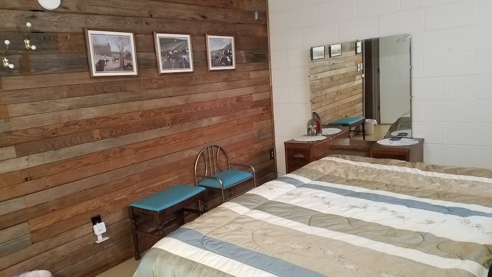 Executive Room, 1 King Bed, Shared Bathroom, Garden Area photo 3