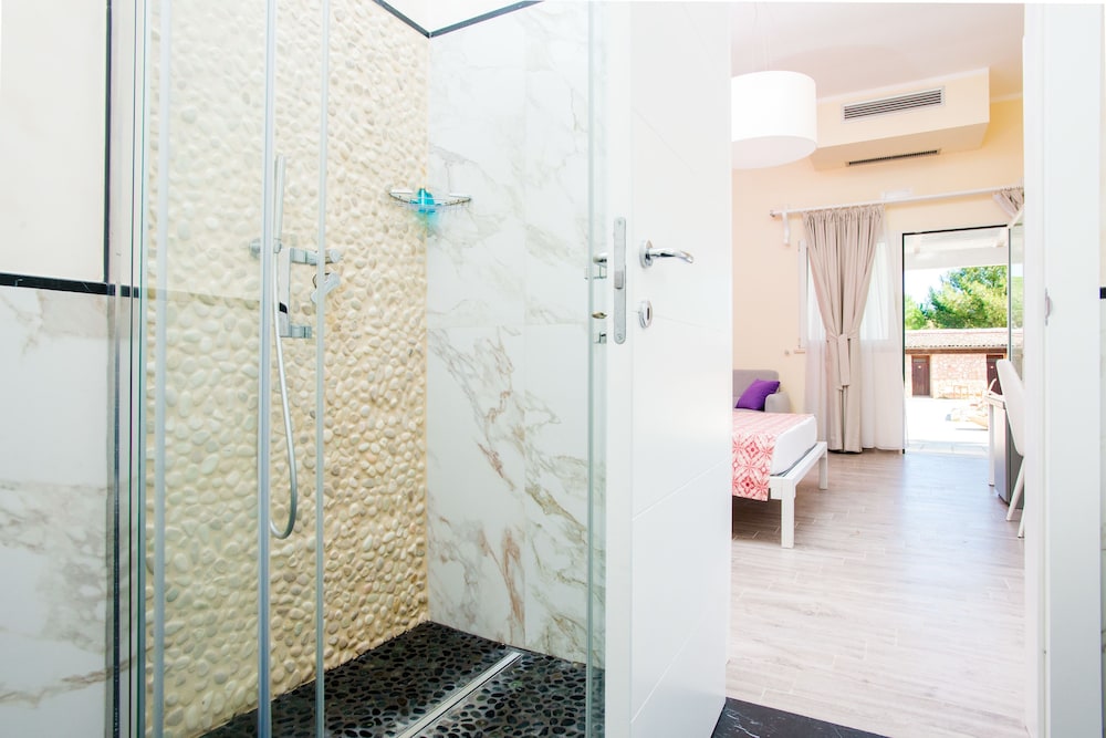 Exclusive Suite, 1 King Bed with Sofa bed, Courtyard View photo 2