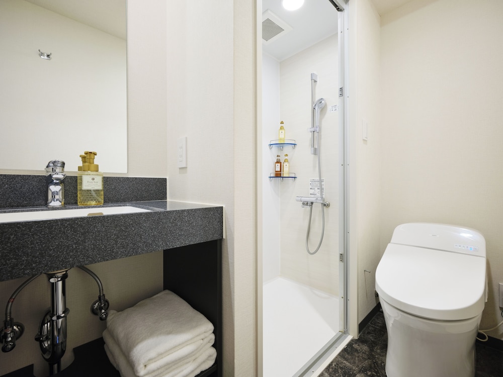 Standard Twin Room, Non Smoking (with Sofa Bed) thumbnail 6