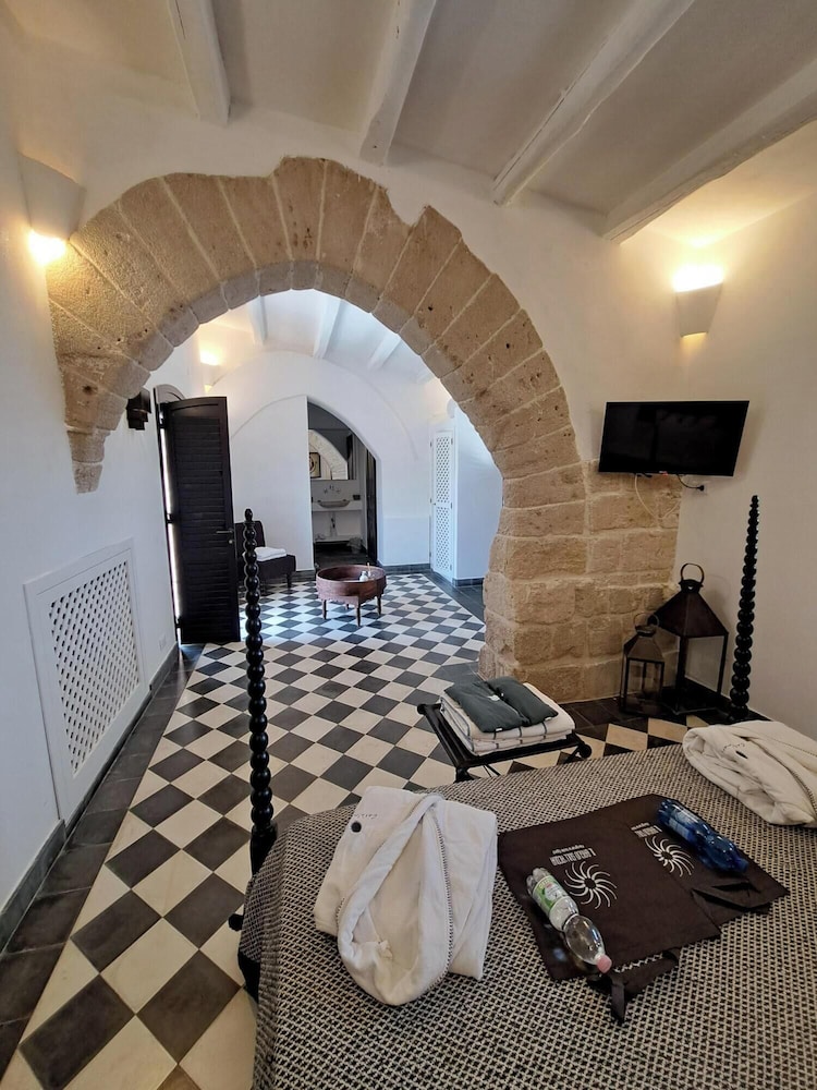 Suite 10 with Spa Bath