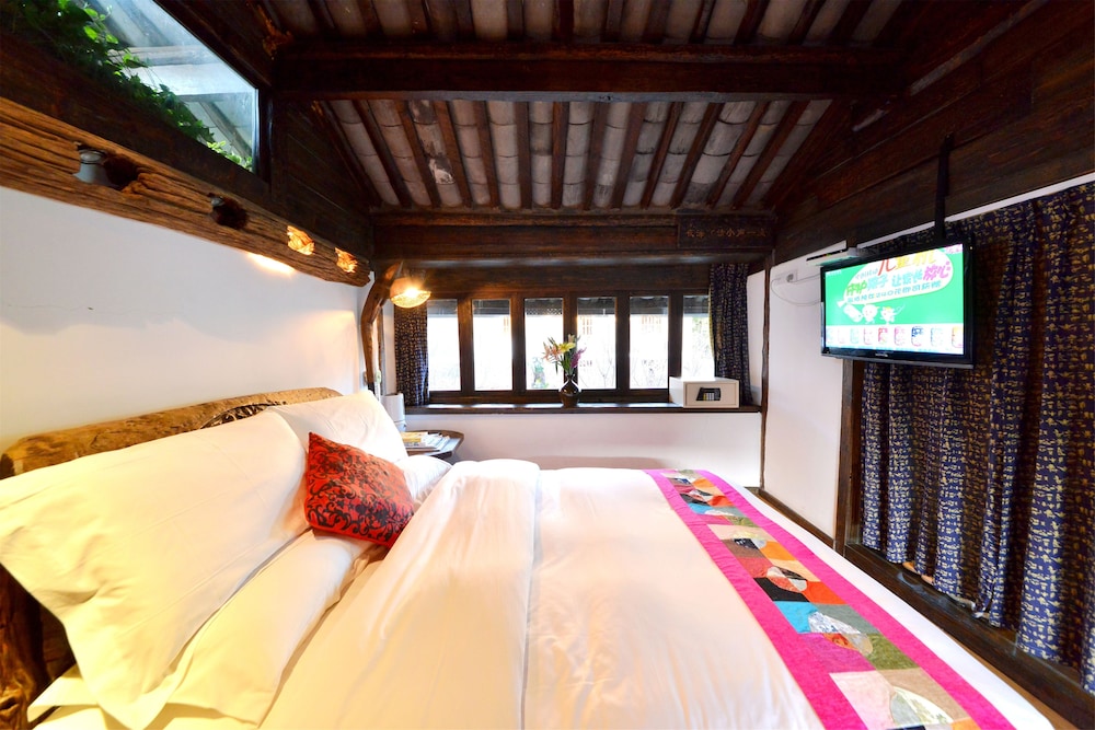 Room, 1 Queen Bed ( 7 )