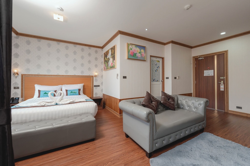 Deluxe Double Room - Photo 9
