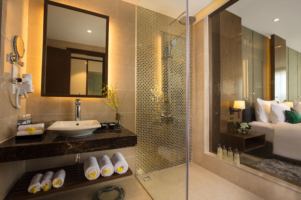 Deluxe King Room - Photo 4