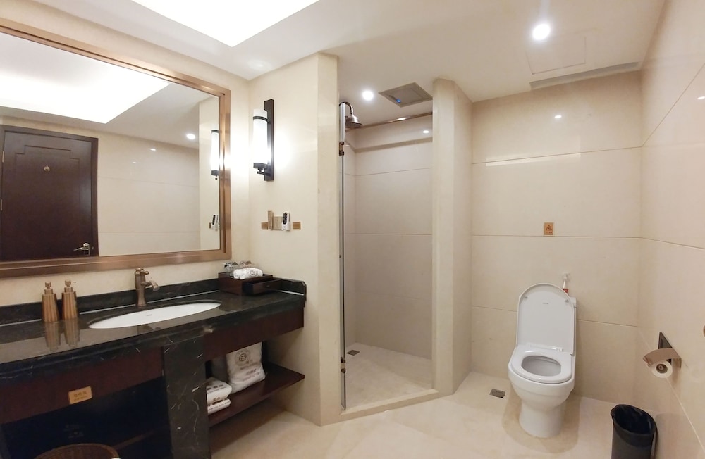 Family Double or Twin Room, 1 Bedroom, Bathtub photo 3