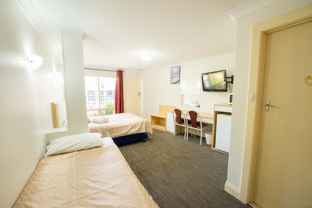 Standard Twin Room, Multiple Beds - Photo 8
