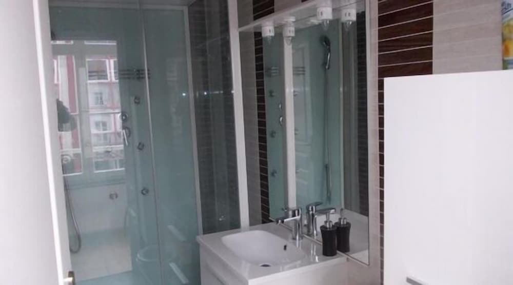 Deluxe Apartment (2nd floor) photo 2