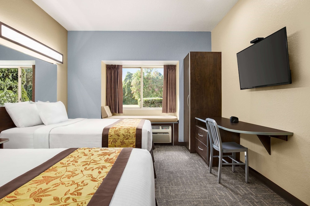 Room, 2 Queen Beds, Non Smoking - Photo 4