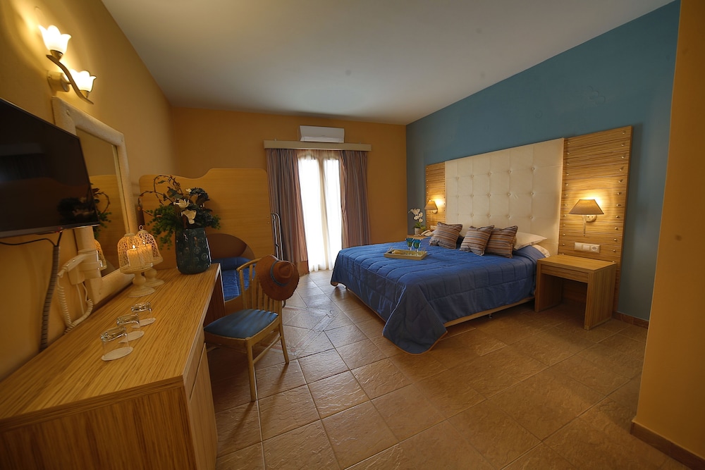 Classic Quadruple Room, Garden View photo 2