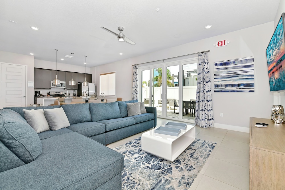 Luxury Condo, 3 Bedrooms, Patio