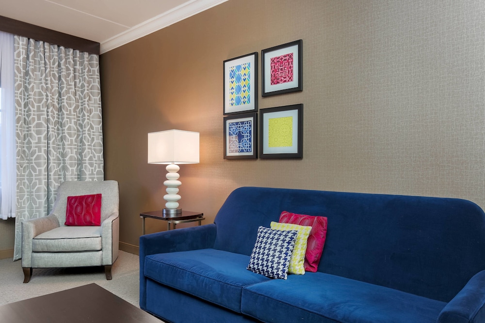 Suite, 1 King Bed with Sofa bed, Corner - Photo 3