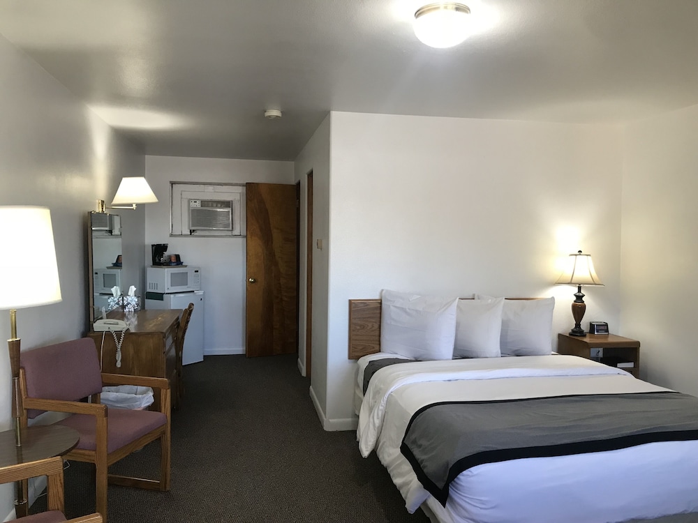Standard Room, 1 King Bed photo 2