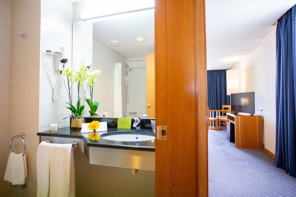 Twin Room, City View - Photo 5