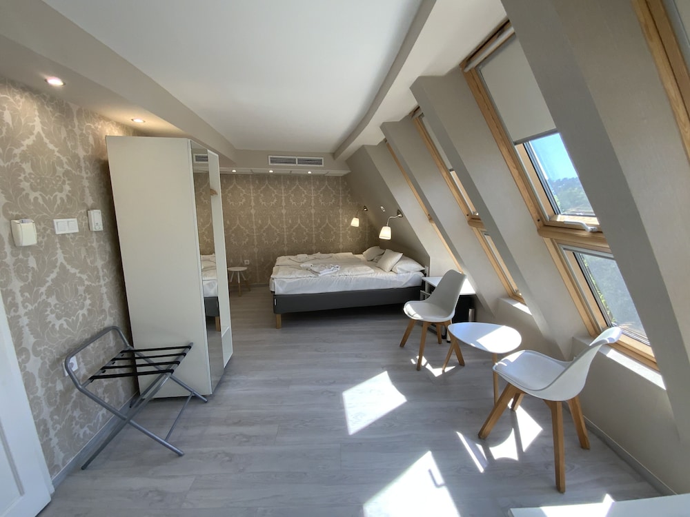 Standard Double or Twin Room - Photo 5