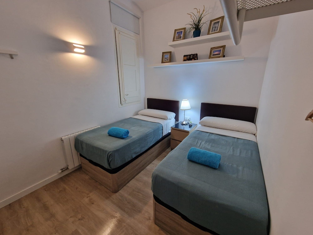 Twin Room, Shared Bathroom photo 2