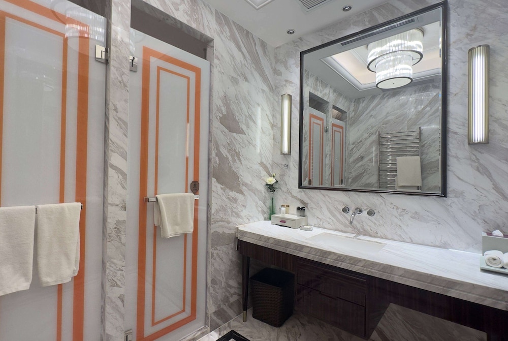 Deluxe Suite - Photo 3