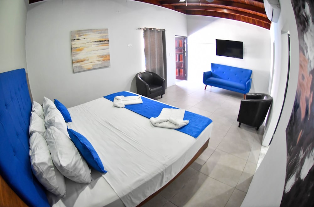 Deluxe Room, Private Bathroom, Poolside photo 2