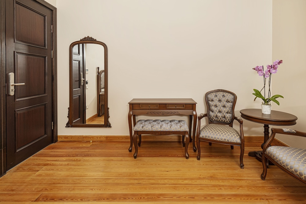 Standard Triple Room, City View photo 3