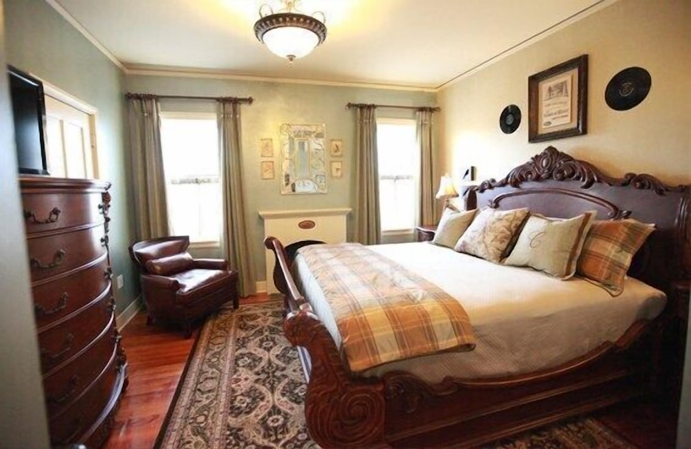 Standard Room, 1 King Bed - Photo 4