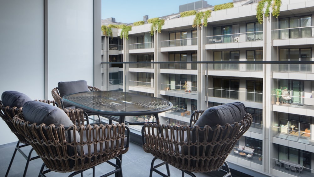 Deluxe Room, 1 King Bed, Courtyard View (Terrace) photo 2