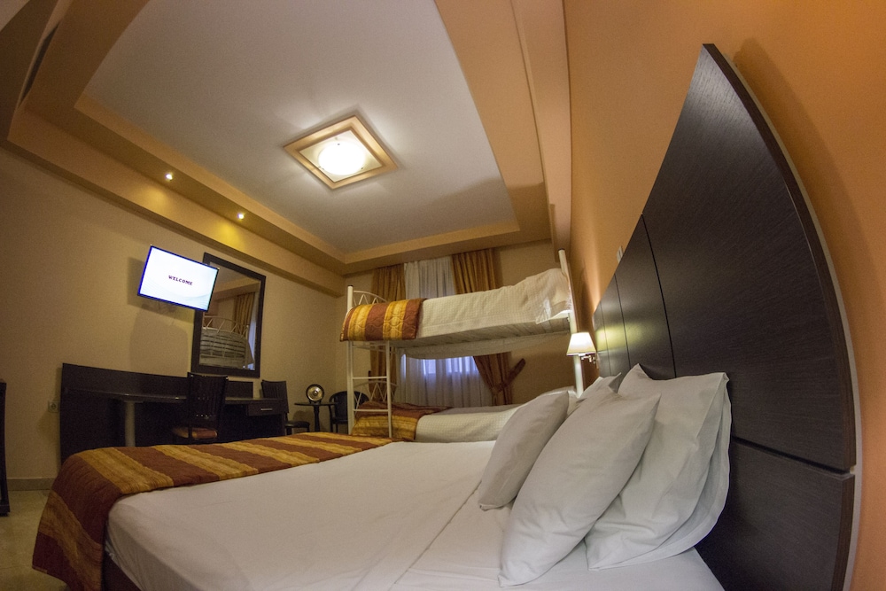 Triple Room - Photo 6