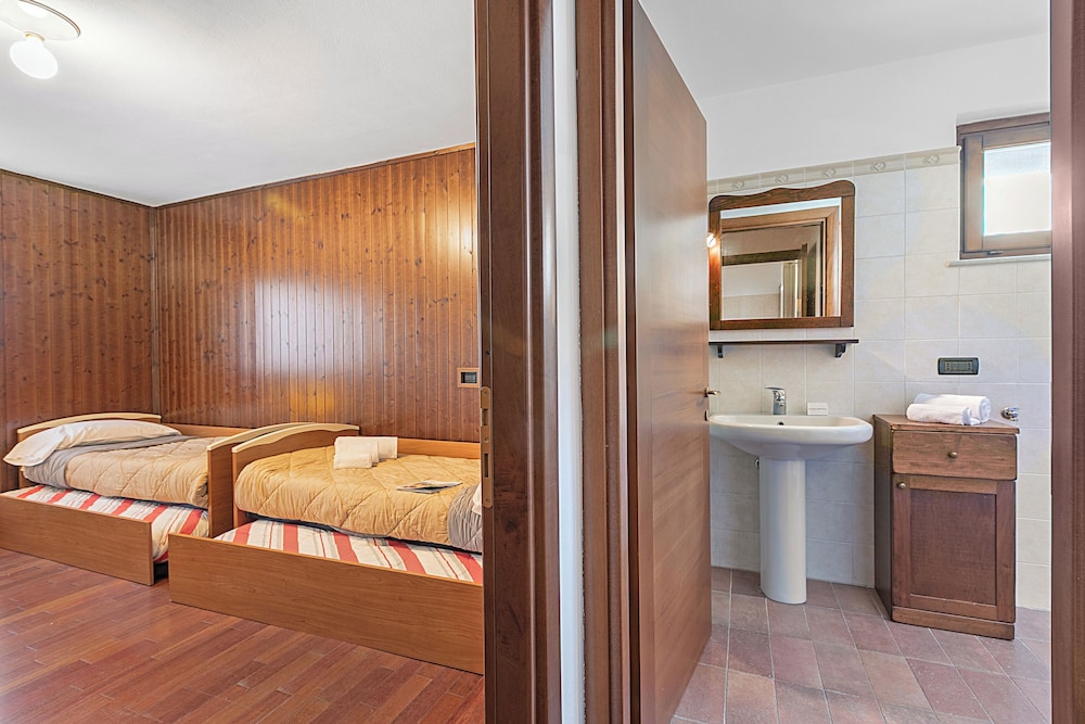 Family Apartment, Multiple Bedrooms (The Sunflower)