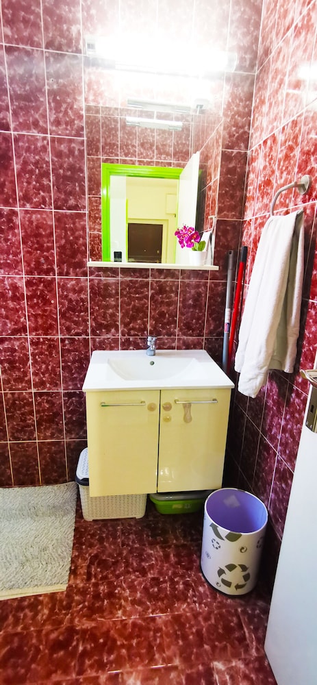 Room, 2 Twin Beds, Non Smoking, Shared Bathroom - Photo 9