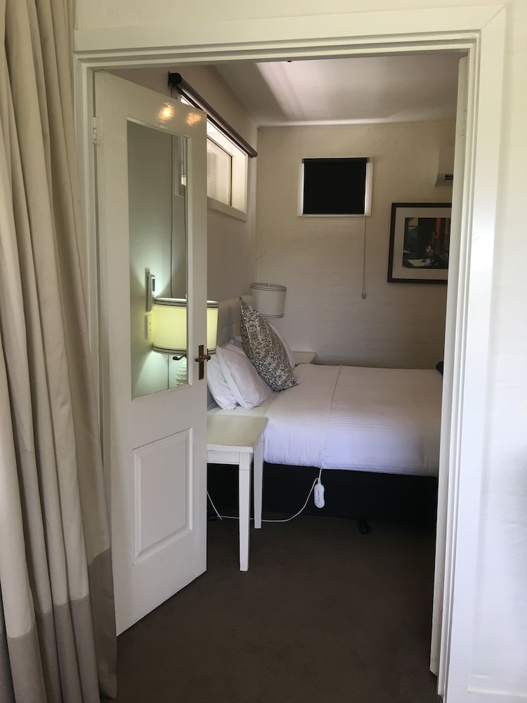 Peninsula Balcony Suite photo 2