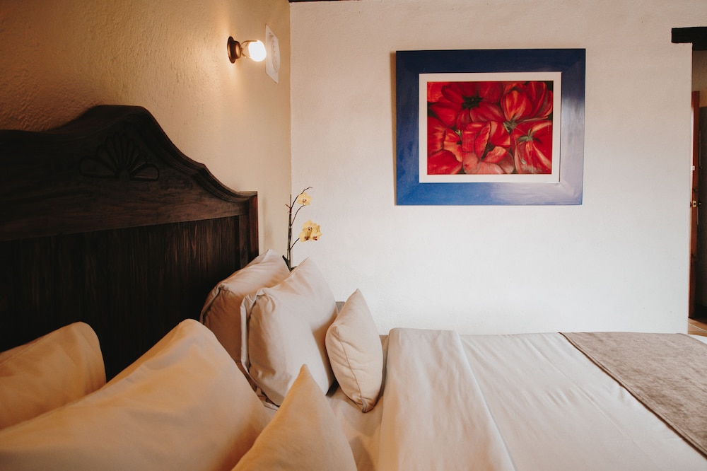 Deluxe Room, 1 King Bed (king) photo 1