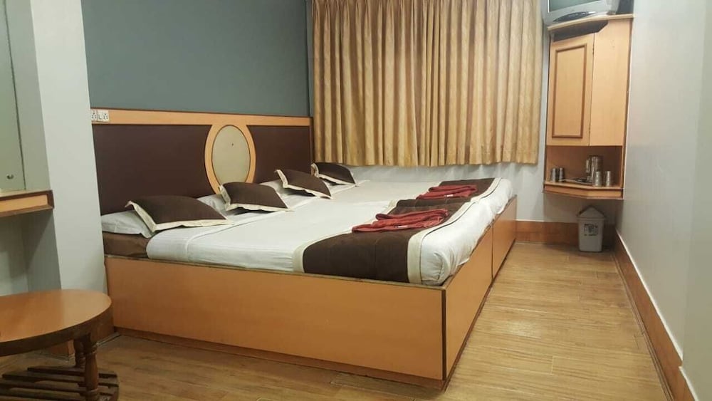 Deluxe Four Bedded Room - Photo 2