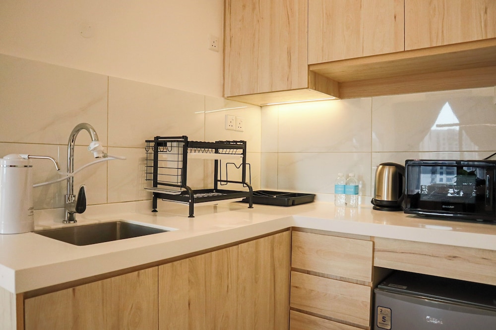 Deluxe Suite, 2 Bedrooms, Non Smoking, Kitchen - Photo 9