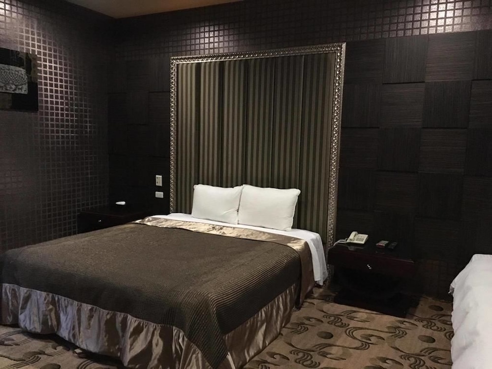 Business Double Room, 1 Queen Bed photo 2