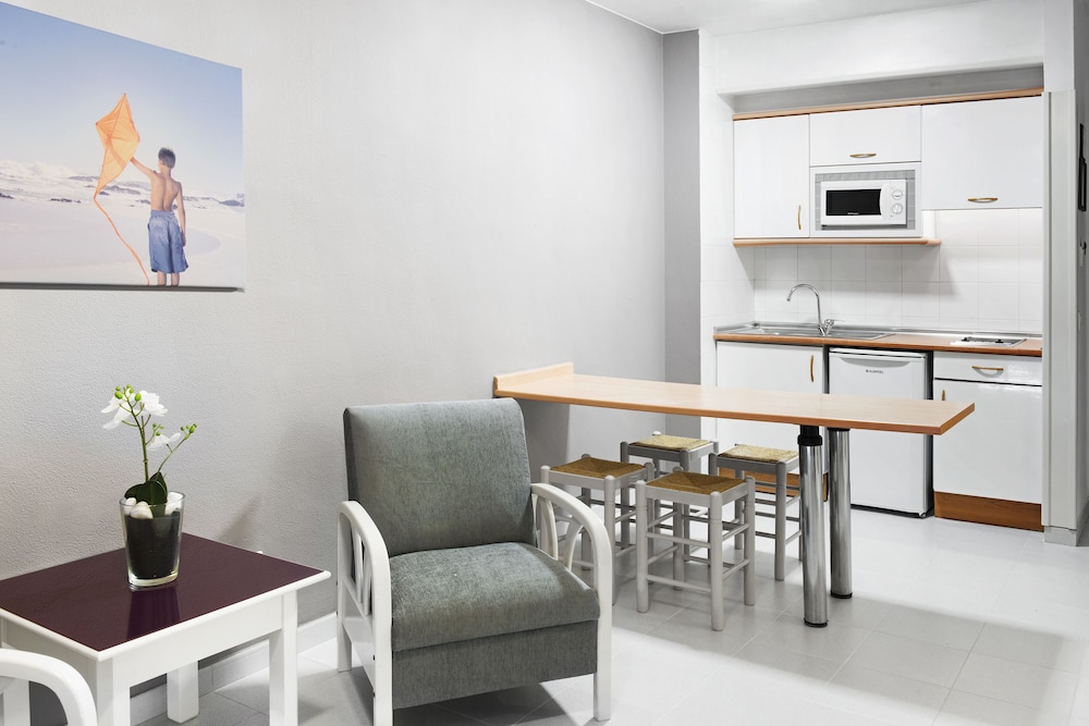 Apartment, 1 Bedroom, Pool View (2 adults) - Photo 3