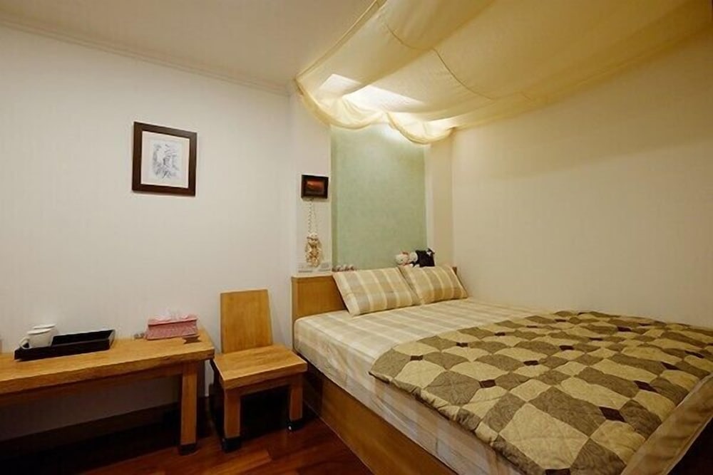 Standard Double Room (202)