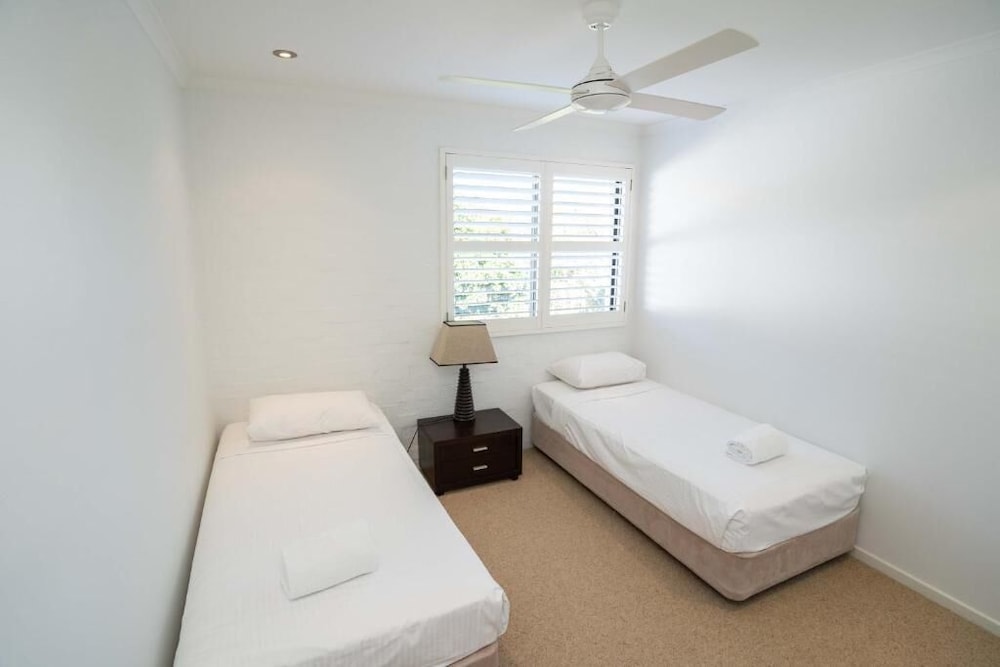 Three Bedroom Apartment with Balcony photo 2
