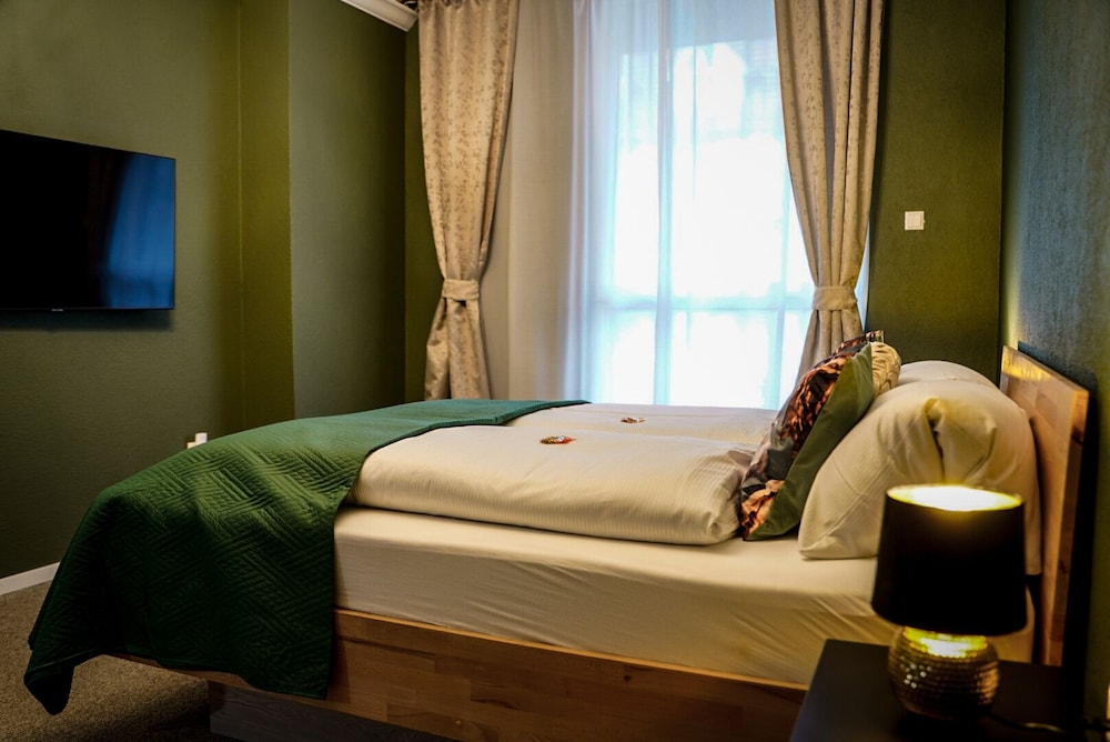 Standard Double Room, 1 Queen Bed, Non Smoking photo 3