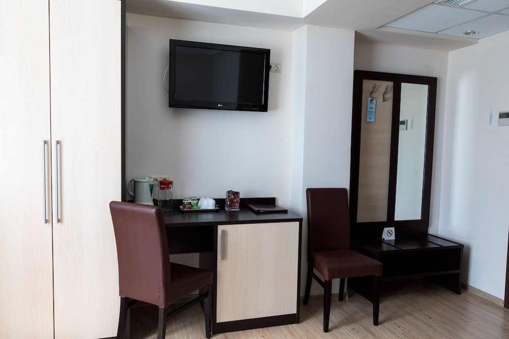 Standard Double or Twin Room photo 3