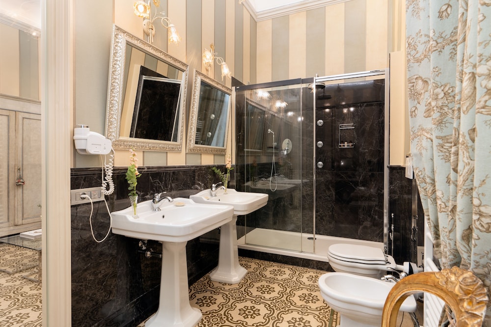 Royal Suite, 1 Bedroom photo 2