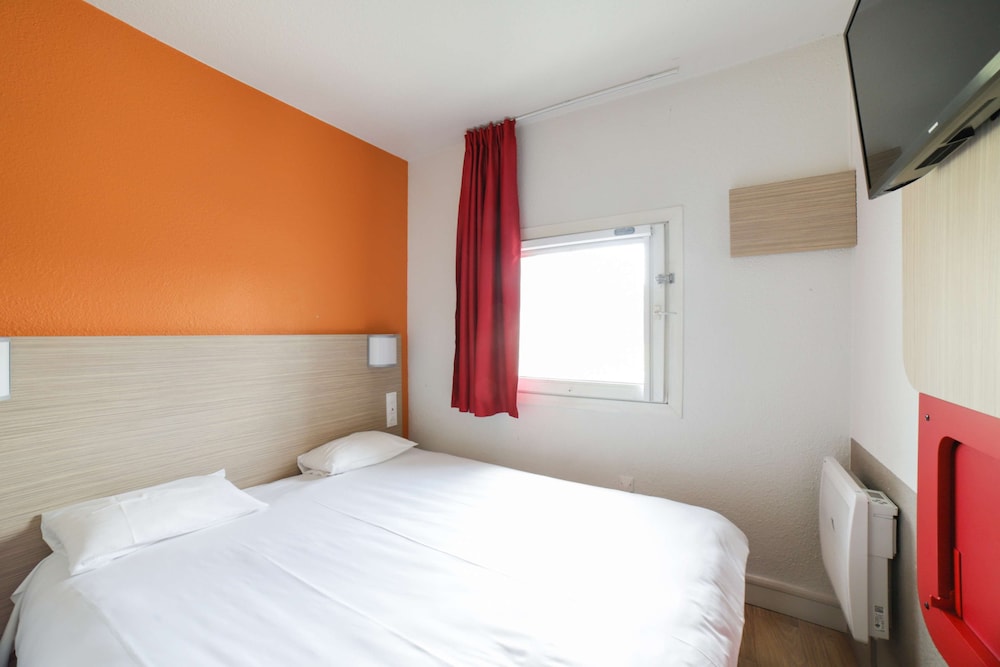 Standard Room, 1 Queen Bed photo 2