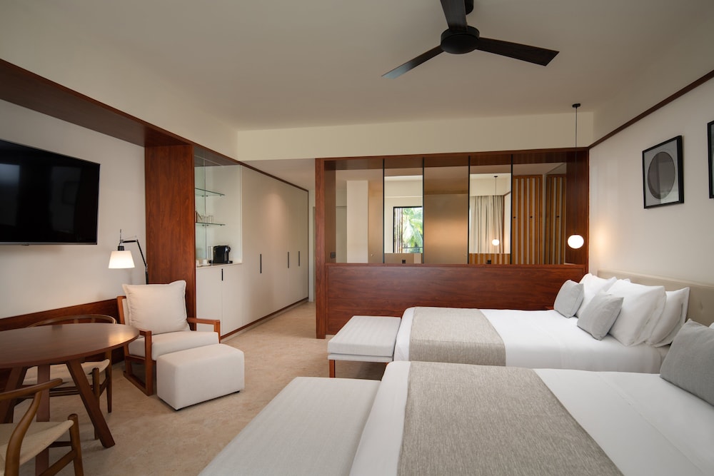 Junior Suite Pool View, 2 Double - Photo 1