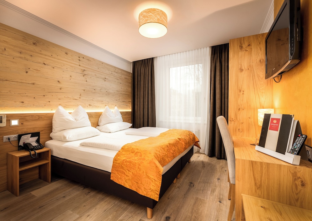 Economy Double Room (Economy Zimmer no BF and SPA) - Photo 1