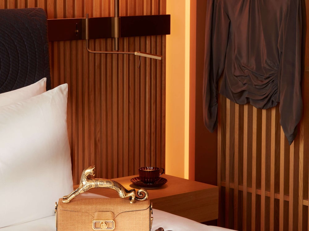 Chambre Iconic Paris Skyline, 1 grand lit, Vue Seine et Tour Eiffel
