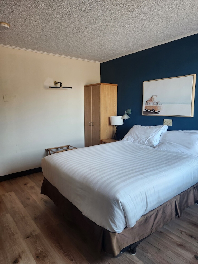 Room, 1 Queen Bed, Non Smoking, Kitchenette (Drive-Up) - Photo 1