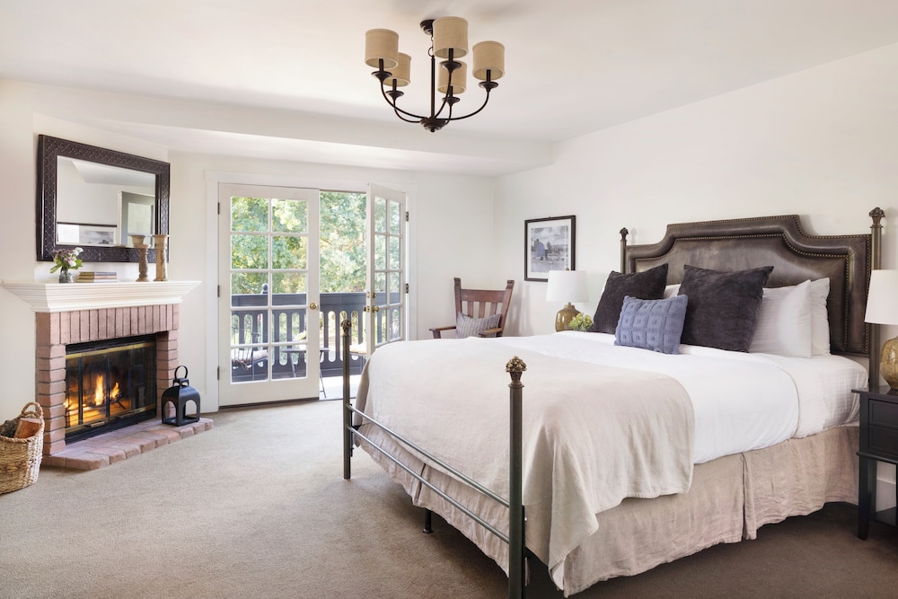 Premium Room, 1 King Bed, Balcony photo 1