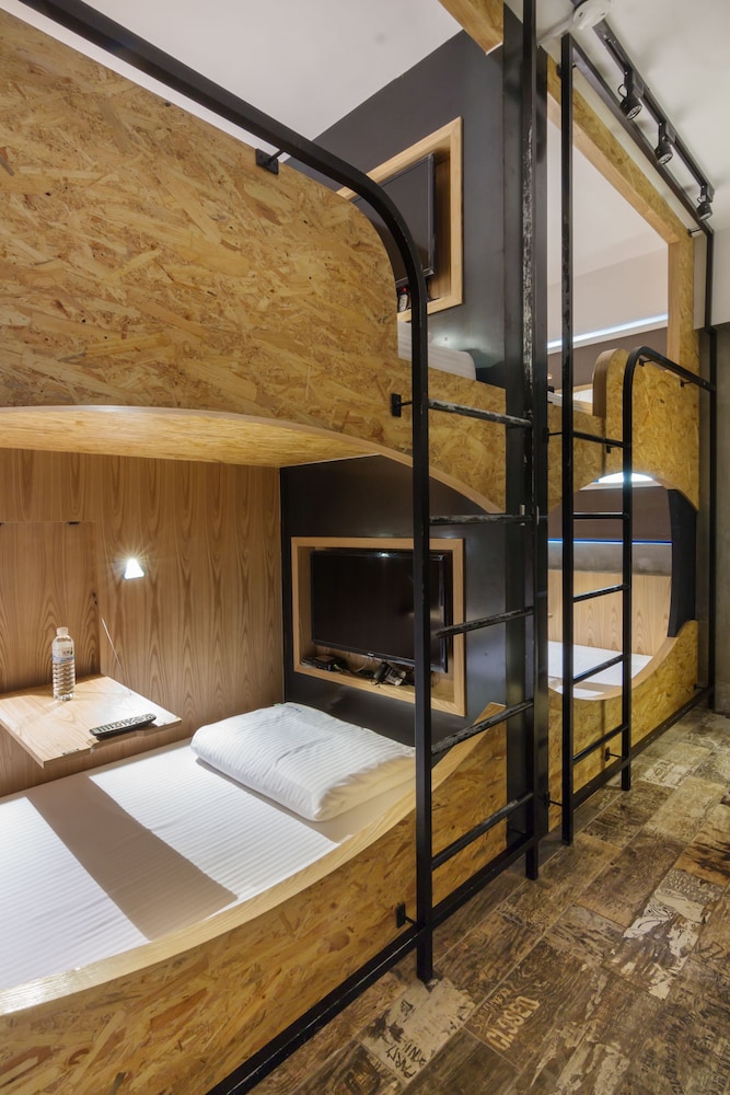 Quadruple Room, Mixed Dorm, Balcony photo 1